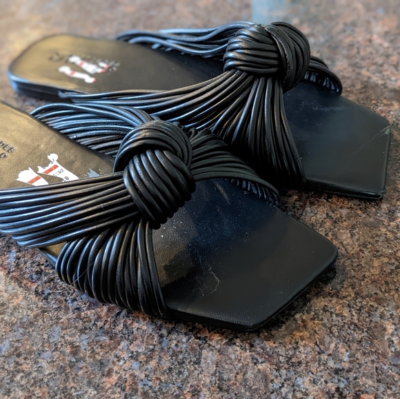 Mercedes Castillo leather slides size 39